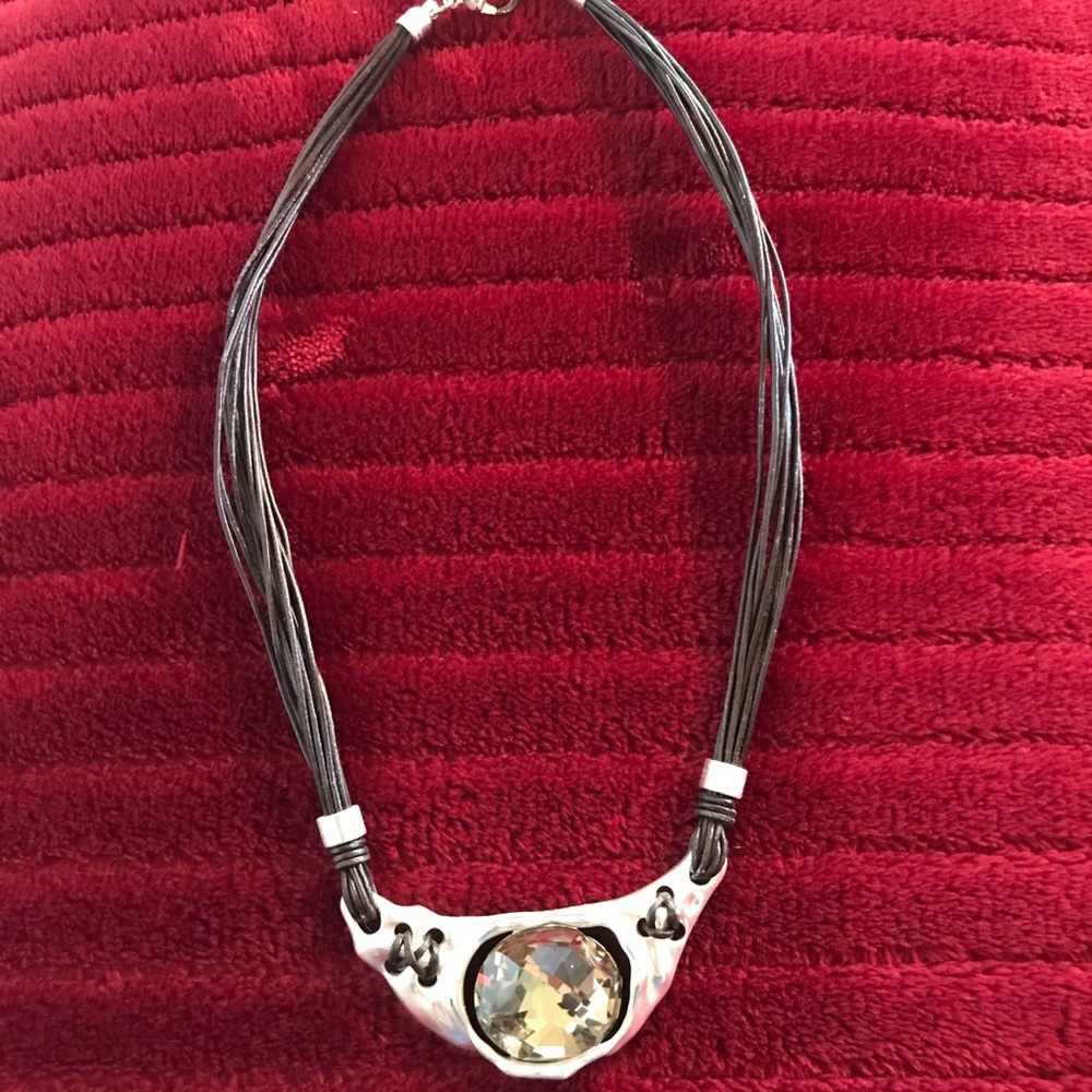 Necklace light yellow stone